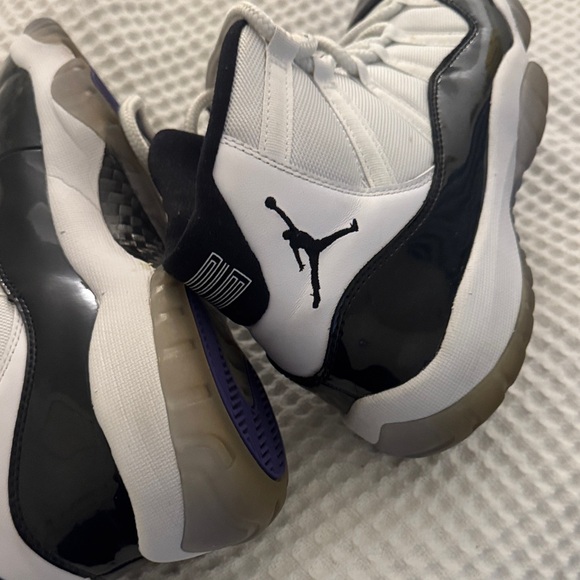 Jordan 11 black and White High-Top Sneakers - Picture 3 of 5